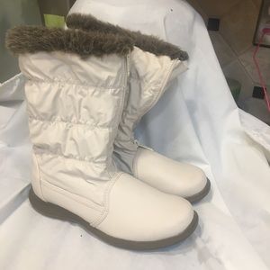 Totes White Fake Fur Lined Comfy Boots